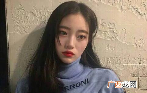 傲娇女生暗恋你的表现，明明喜欢就是不承认