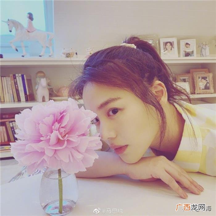 关晓彤撒花，马思纯被传抑郁后为关晓彤开心撒花