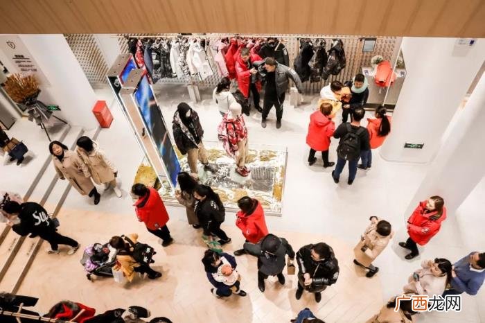 杨幂波司登，杨幂、李宇春、范闲张若昀同款的波司登...
