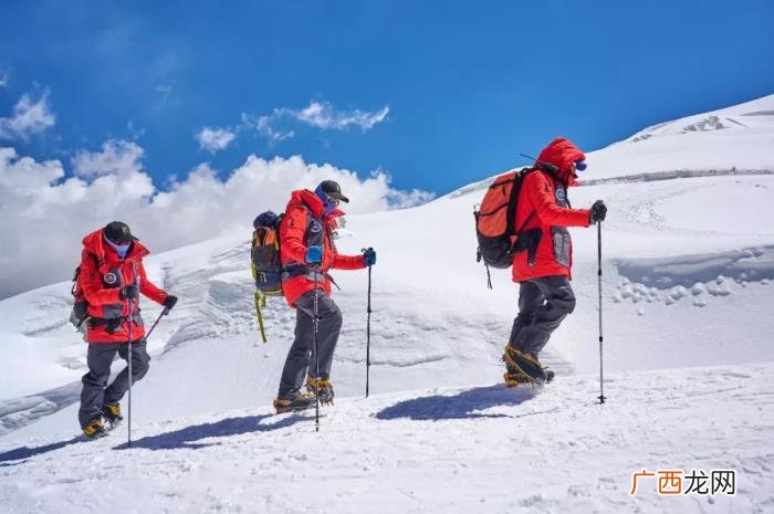 杨幂波司登，杨幂、李宇春、范闲张若昀同款的波司登...