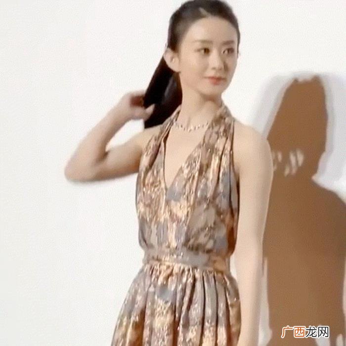 赵丽颖瘦吗，复出还被质疑浮肿的赵丽颖秒速瘦成纸片人