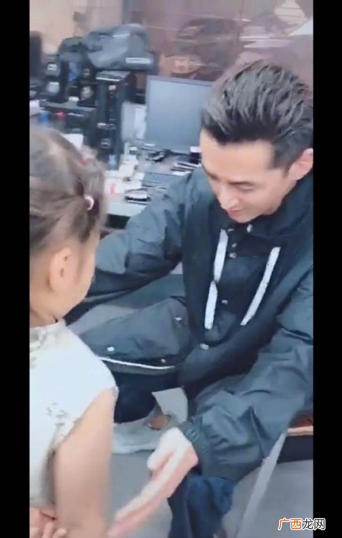 胡歌佘诗曼，超强美颜滤镜下的胡歌比佘诗曼还网红脸