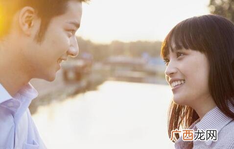 和女生从朋友到恋人,要学会升高关系迈过友谊区