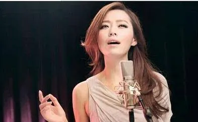 张靓颖超女，张靓颖是不是拥有最多出圈神曲的超女