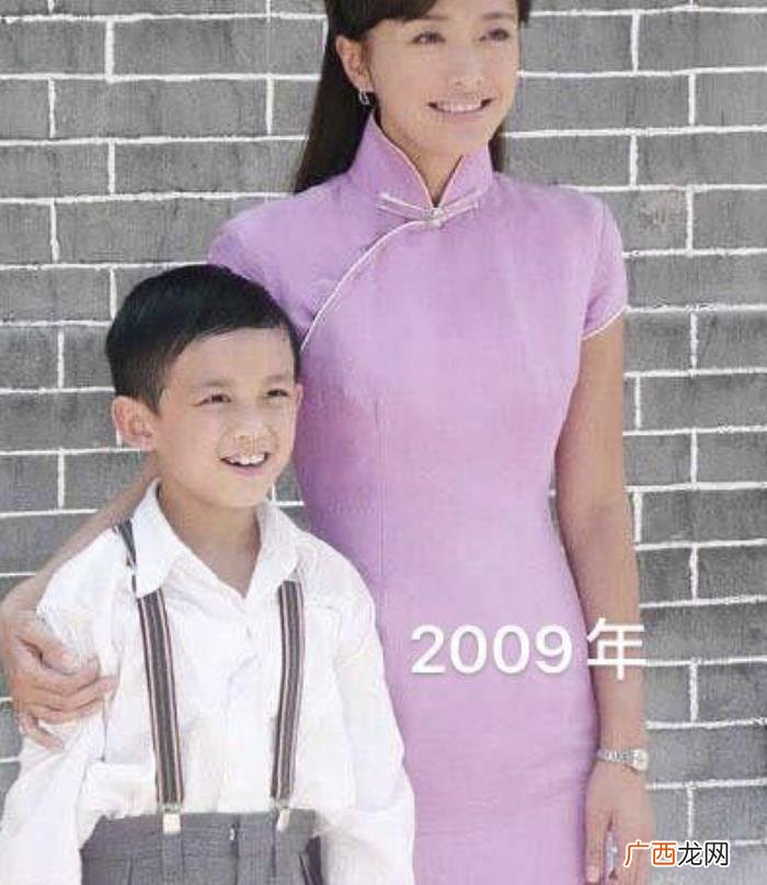 张若昀秦岚，秦岚张若昀红绿机车情侣装大秀长腿