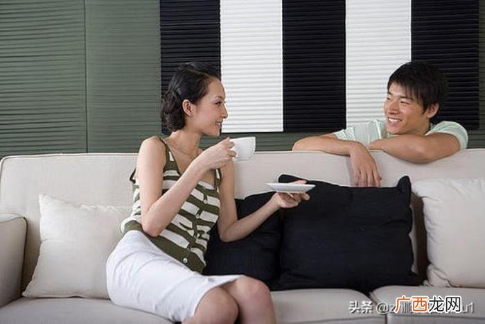 男人吃醋的几种表现 男生暗恋一个人吃醋的表现