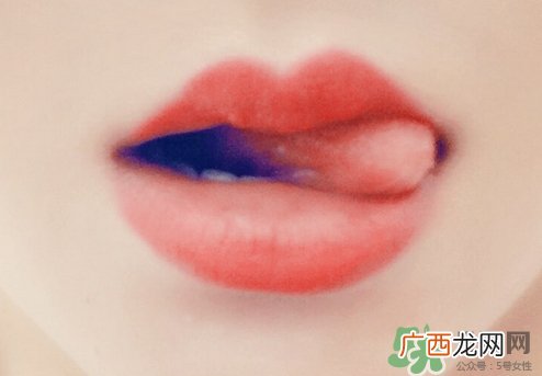 嘴唇干裂吃什么维生素?嘴唇干裂吃维生素几?