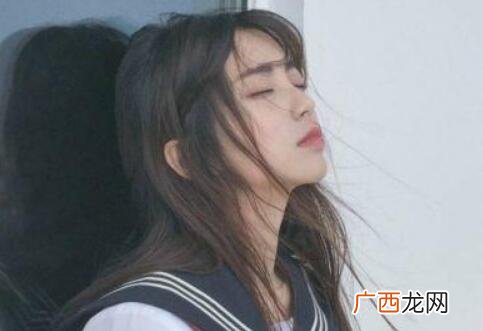 喜欢的女生说她和男朋友分手了怎么安慰她？