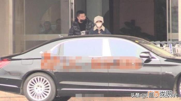 赵丽颖抽烟，冯绍峰为保护怀孕的赵丽颖寒风中抽烟