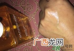 凡茜白茶卸妆油怎么用？凡茜卸妆油使用方法