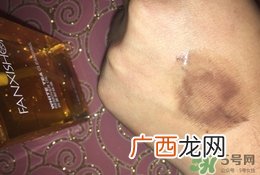 凡茜白茶卸妆油怎么用？凡茜卸妆油使用方法