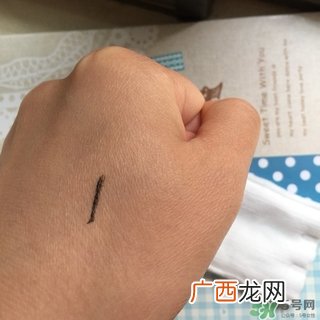 凡茜白茶卸妆油怎么用？凡茜卸妆油使用方法