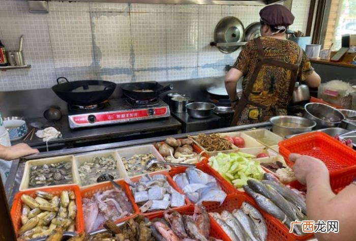 鹿晗吃海鲜，在普陀吃到鹿晗、邓超、陈赫同一碗海鲜面