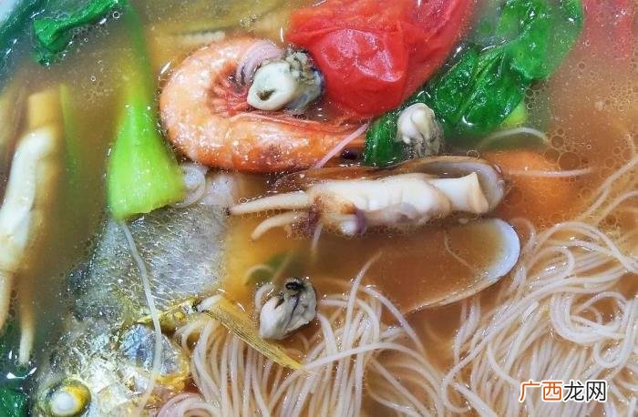鹿晗吃海鲜，在普陀吃到鹿晗、邓超、陈赫同一碗海鲜面
