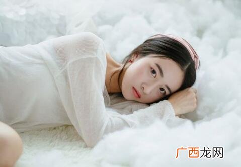 为什么女生明明在乎你却又保持距离?
