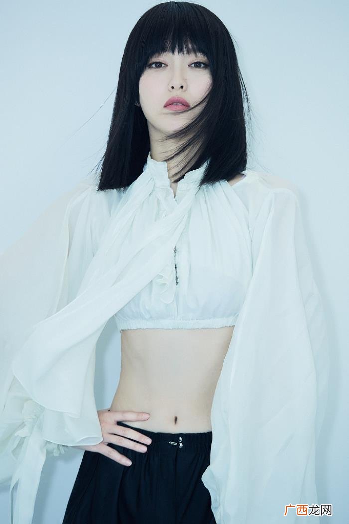 唐嫣的腹肌，唐嫣秀小蛮腰展八块腹肌好身材惹人羡慕
