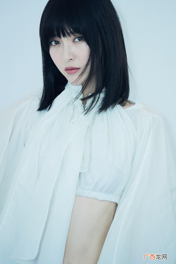 唐嫣的腹肌，唐嫣秀小蛮腰展八块腹肌好身材惹人羡慕