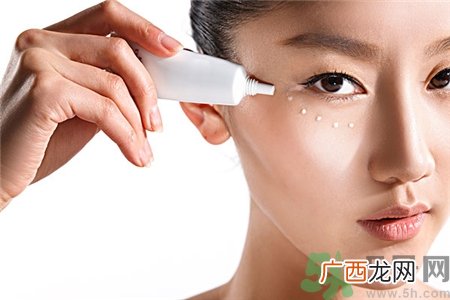 眼霜要涂上眼皮上吗?眼霜要怎么使用?