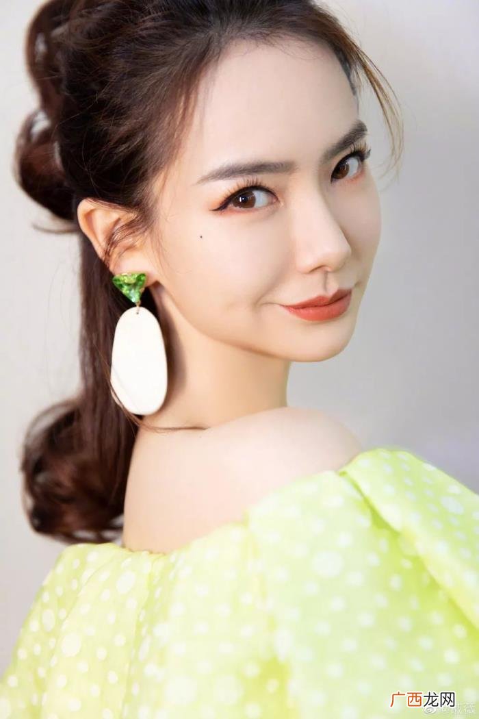 戚薇李佳琦，戚薇怎么hold住了李佳琦都害怕都芭比粉