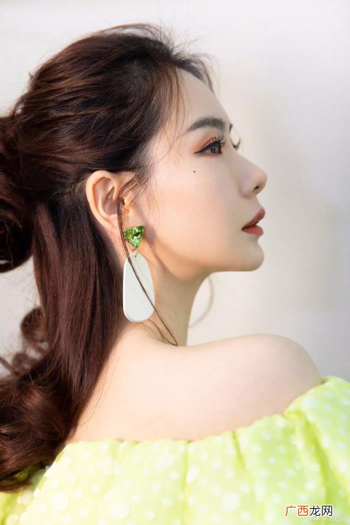 戚薇李佳琦，戚薇怎么hold住了李佳琦都害怕都芭比粉
