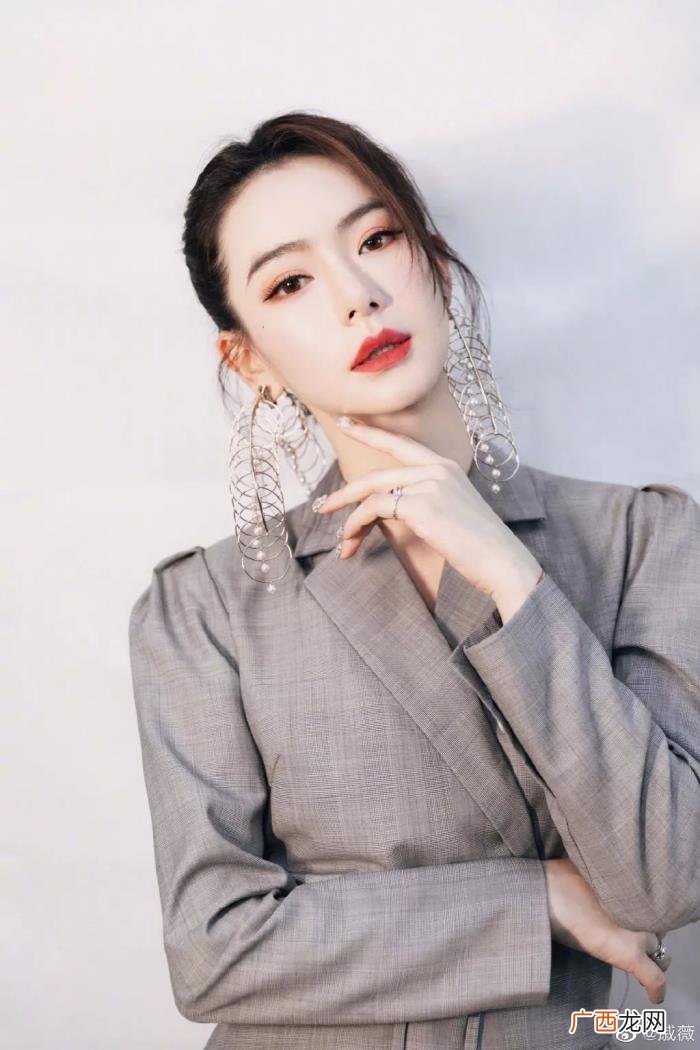 戚薇李佳琦，戚薇怎么hold住了李佳琦都害怕都芭比粉