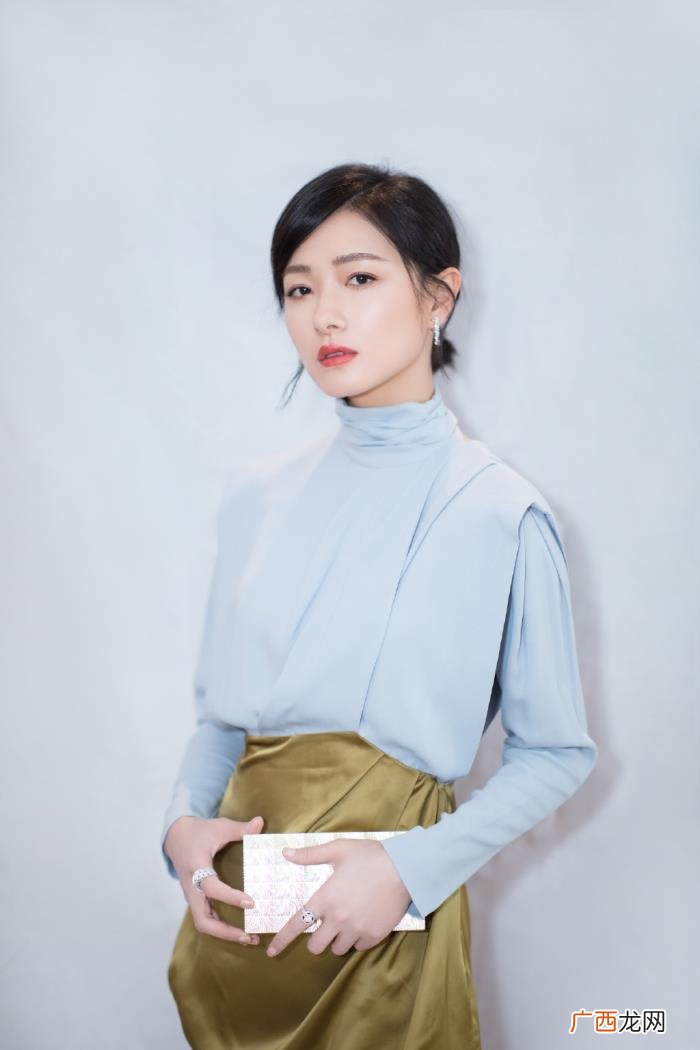 万茜太美了，37岁万茜的波波头短发和私服照太美了