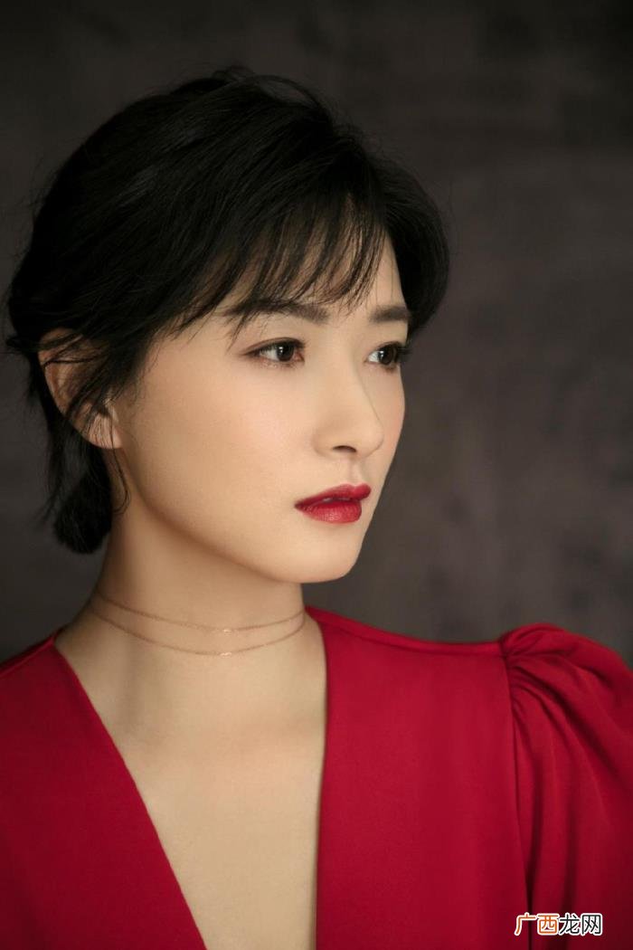 万茜太美了，37岁万茜的波波头短发和私服照太美了
