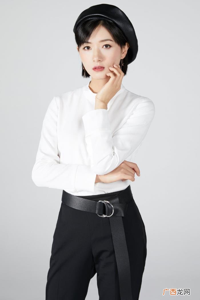 万茜太美了，37岁万茜的波波头短发和私服照太美了