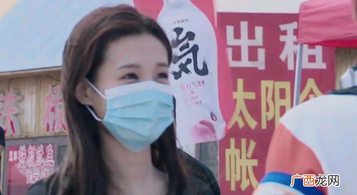 李一桐杨洋，杨洋为宣传新戏在现场和李一桐大演偶像剧