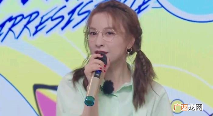 李一桐杨洋，杨洋为宣传新戏在现场和李一桐大演偶像剧