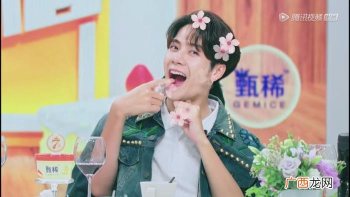 李诞王嘉尔，李诞把抠过鼻孔的手指放进王嘉尔嘴巴