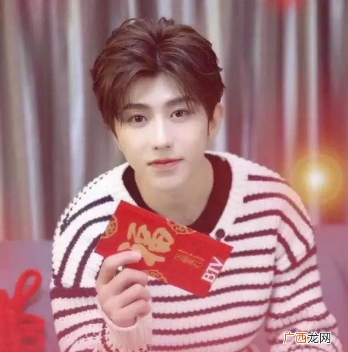 蔡徐坤杨幂,杨幂片场借蔡徐坤热水袋令他直呼很温暖