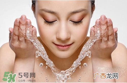 封闭性粉刺用什么洗脸？封闭性粉刺怎么洗脸？