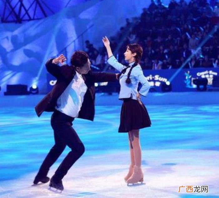 李菲儿前任，黄晓明前任李菲儿清凉吊带戴帽子现身机场