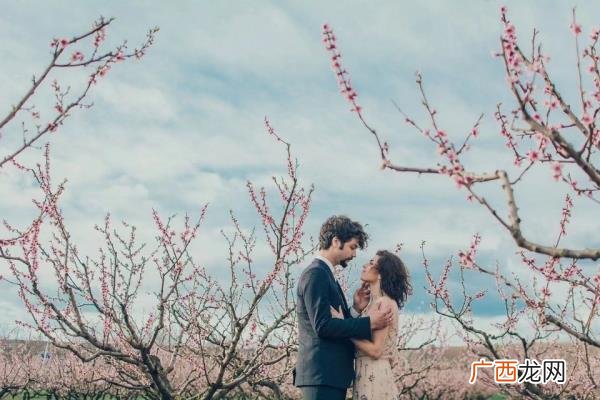 爱情真的是婚姻的必要条件吗，你是期待爱情还是渴求婚姻呢