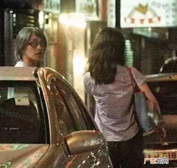 周星驰身家，来看看身家十几亿的周星驰开什么车