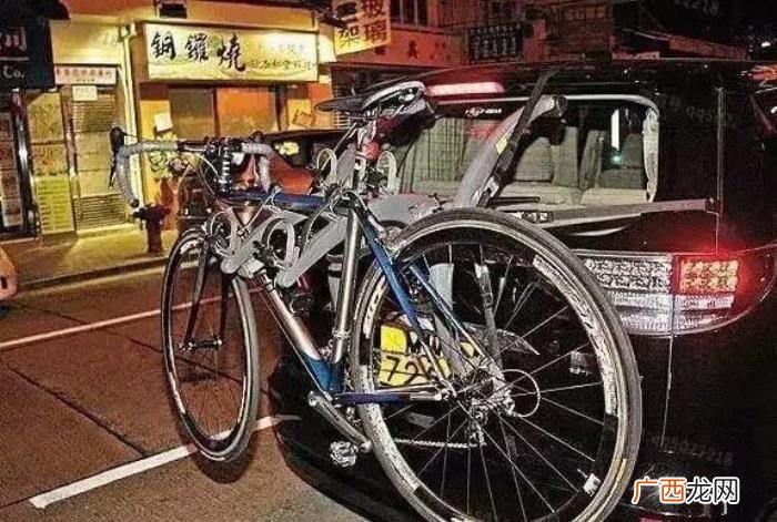 周星驰身家，来看看身家十几亿的周星驰开什么车