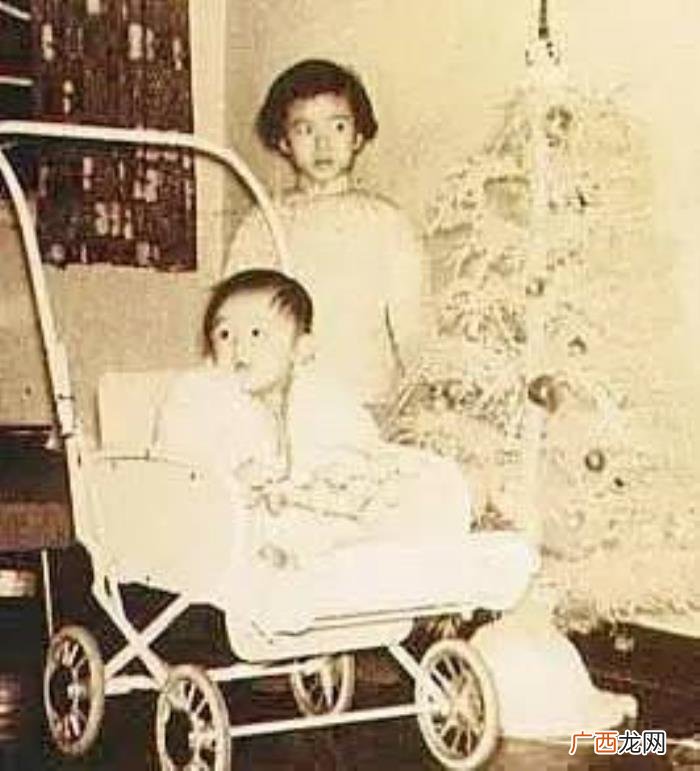 周星驰身家，来看看身家十几亿的周星驰开什么车