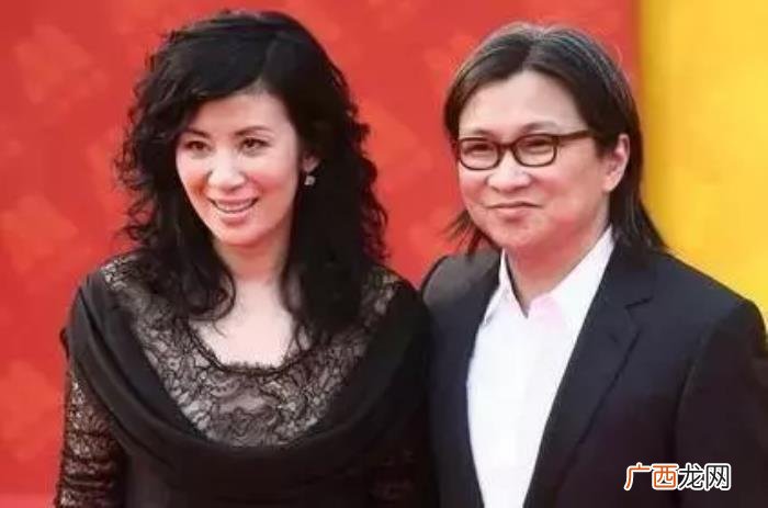 吴君如老公，53岁吴君如为满头白发的老公庆生