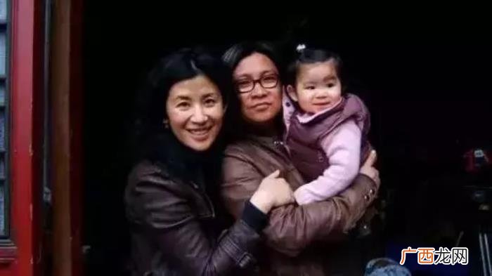 吴君如老公，53岁吴君如为满头白发的老公庆生