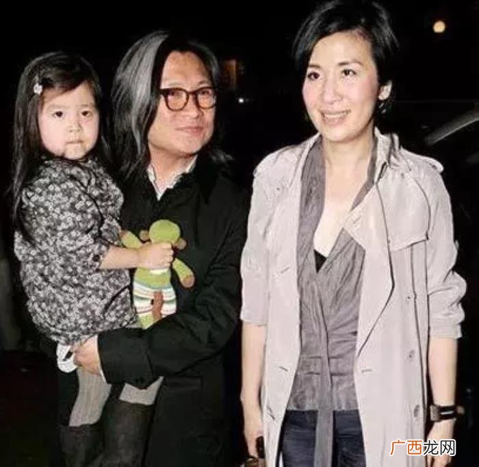 吴君如老公，53岁吴君如为满头白发的老公庆生