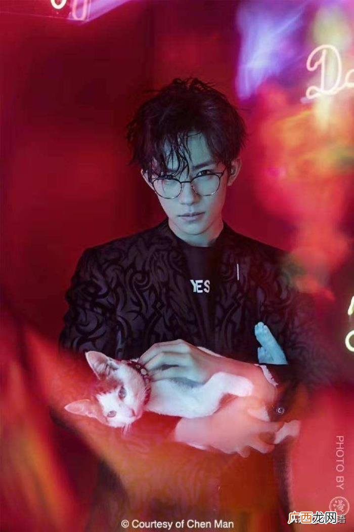 燚易烊千玺，TFBOYS易烊千玺18岁燚s生日会官宣