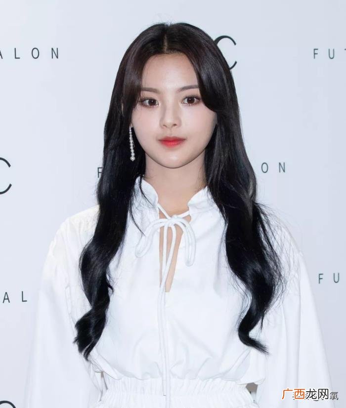 杨超越的脸,杨超越的脸一到韩国是自带磨皮滤镜嘛