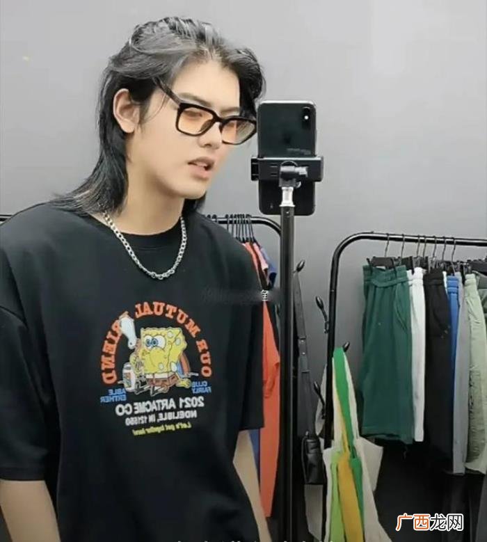 吴亦凡撞脸，男网红因撞脸吴亦凡走红被称为吴亦凡分凡