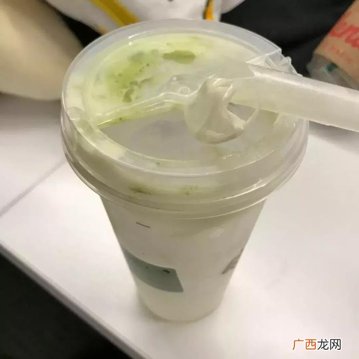 喜茶冰博客，喜茶、饿了么回应喜茶喝出套状异物