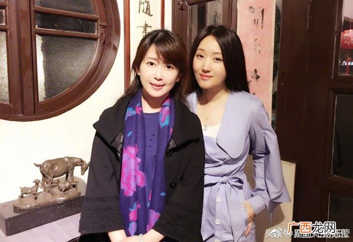 杨钰莹微博，杨钰莹微博晒与孟庭苇亲密合影美照