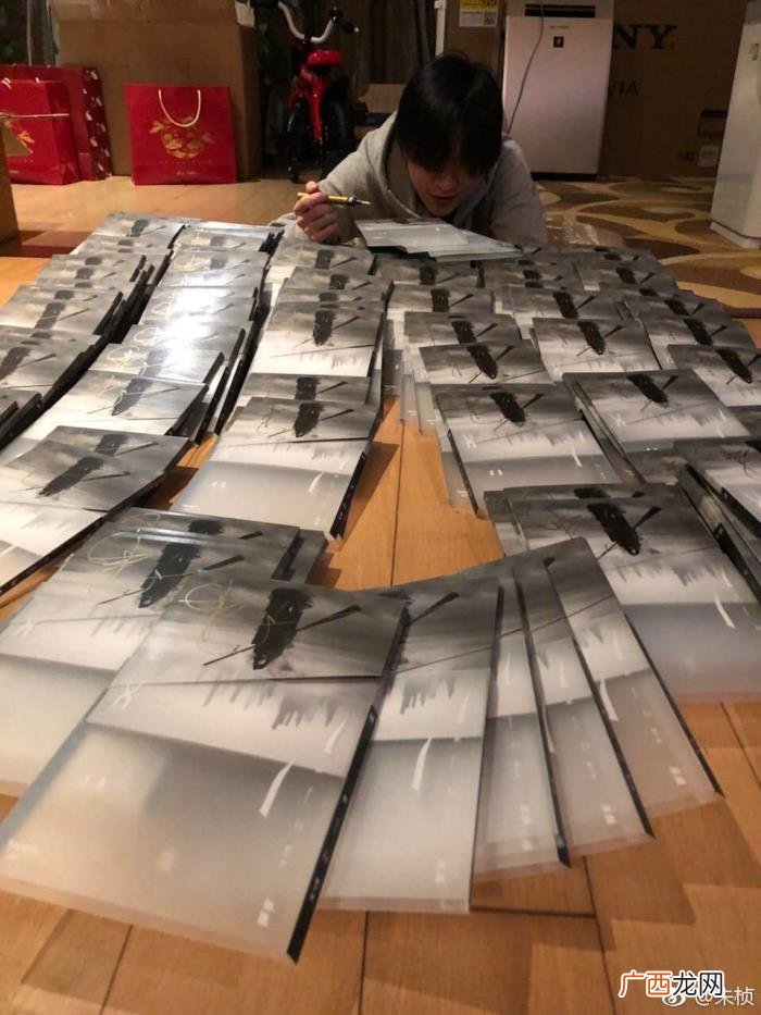 朱桢薛之谦，薛之谦在朱桢家开签售会大哥待遇太好羡...