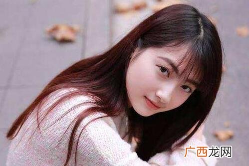 女生给你发好人卡后还主动联系你是什么意思？