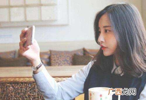 约会女生一直玩手机还有机会吗？