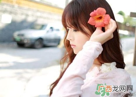 脖子上长小肉疙瘩是怎么回事?脖子上长小肉疙瘩怎么办?